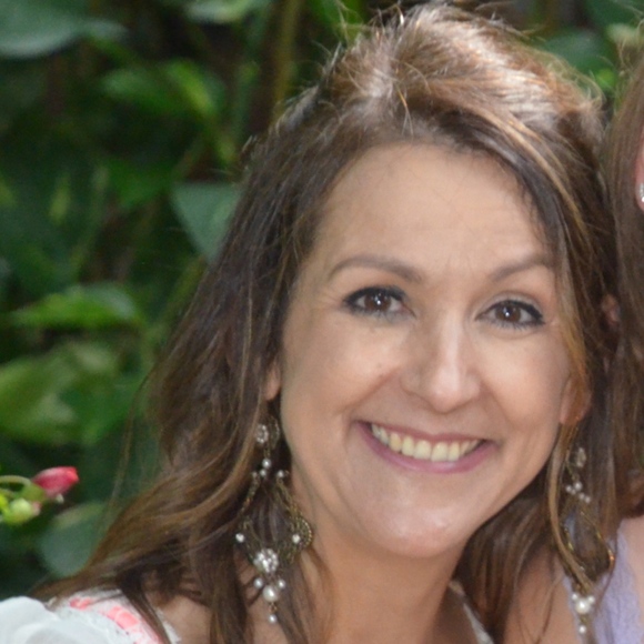 Meet your Posher, Delia - Picture 2 of 4